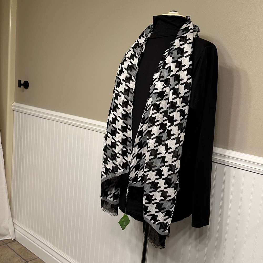 🆕 VERA BRADLEY Midnight Houndstooth Scarf NWT lightweight 
Smoke pet free home